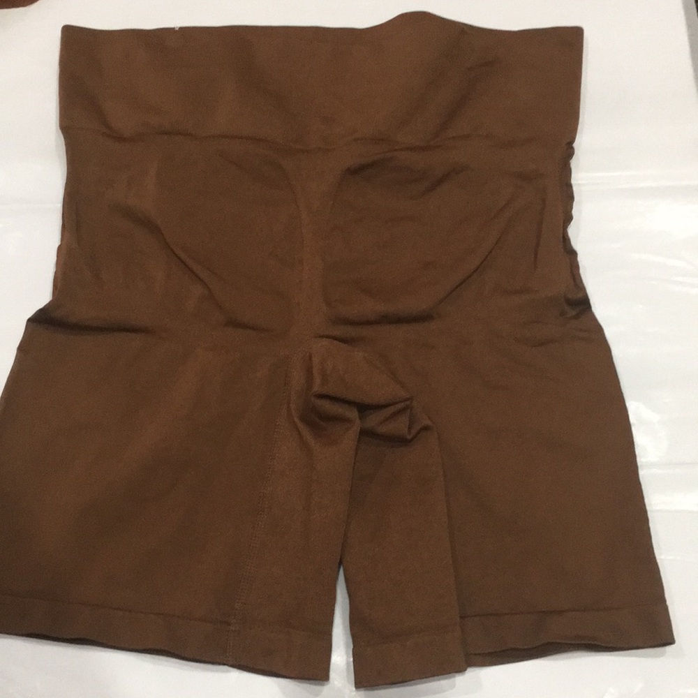 Cacique the slimmer high waist short 14/16 - Picture 2 of 3